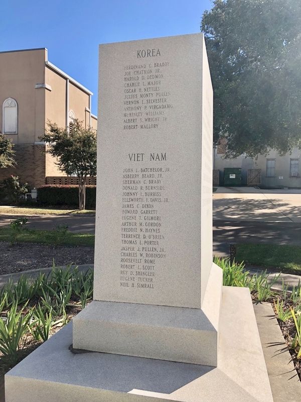 Warren County War Memorial (West side) image. Click for full size.