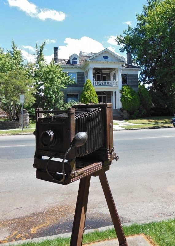 Camera sculpture adjacent to marker image. Click for full size.
