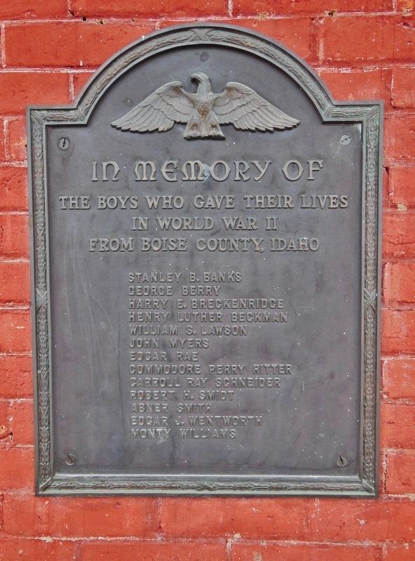 Boise County WWII Memorial Tabet (<i>mounted left side entrance doorway</i>) image. Click for full size.