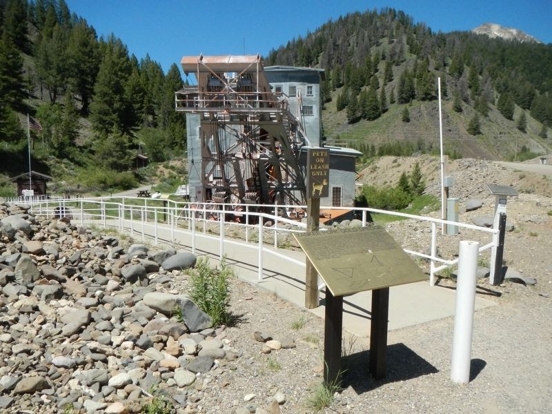 Yankee Fork Gold Dredge and Marker image. Click for full size.