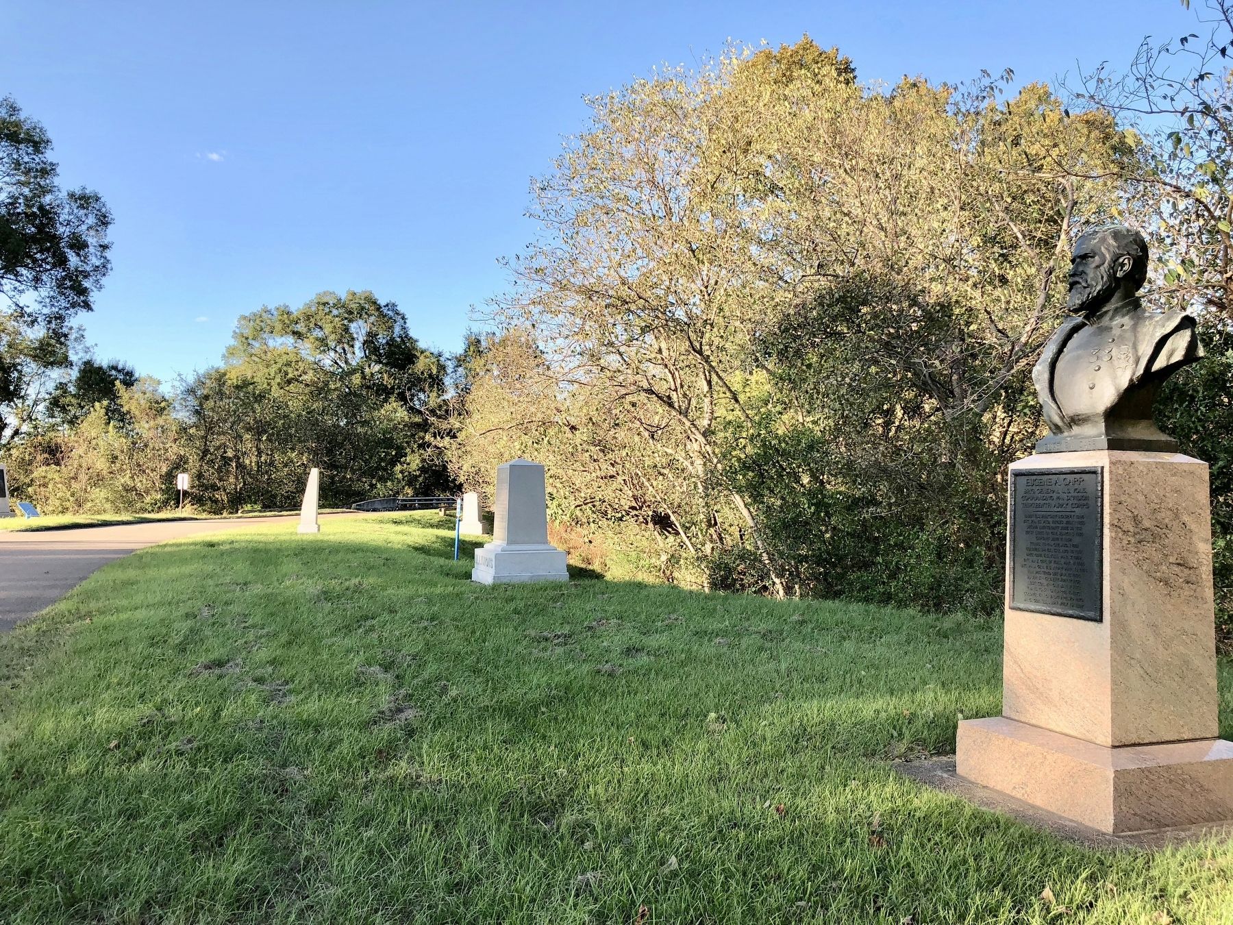 Illinois 33D Infantry Marker can be seen just beyond the bust. image. Click for full size.