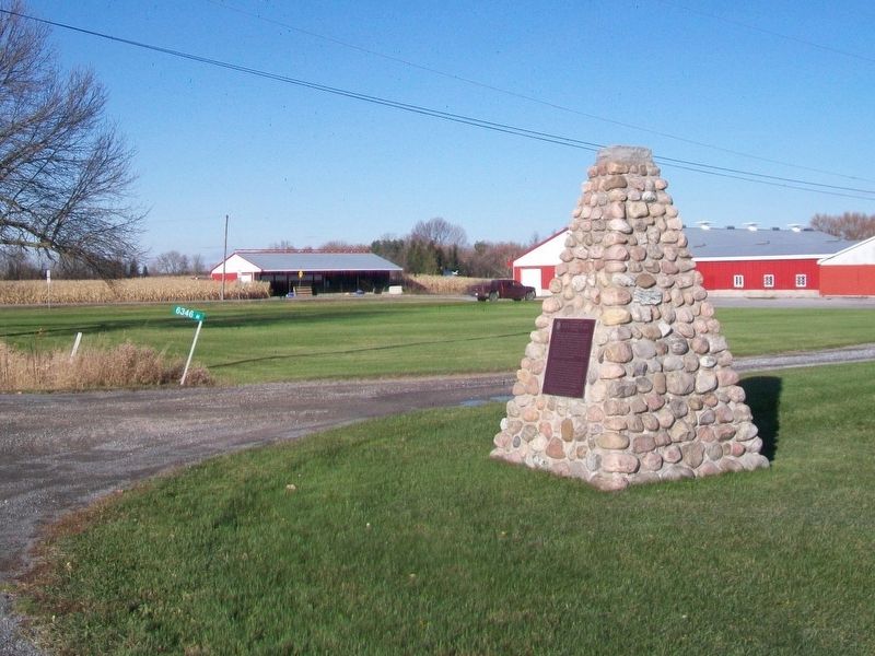 Charles Lennox Monument image. Click for full size.