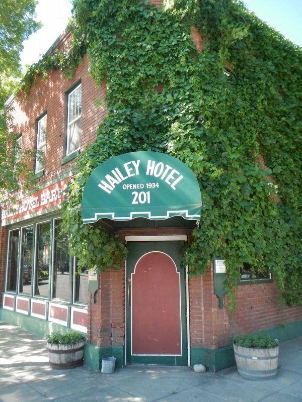 Rialto Hotel Marker. Click for full size. Rialto Hotel Marker image. Click for full size.