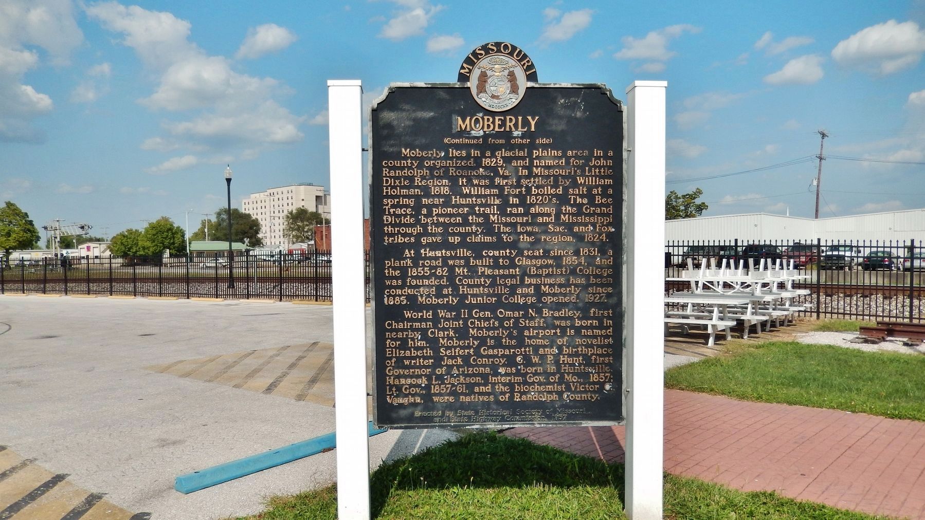 Moberly Marker (<i>wide view</i>) image. Click for full size.