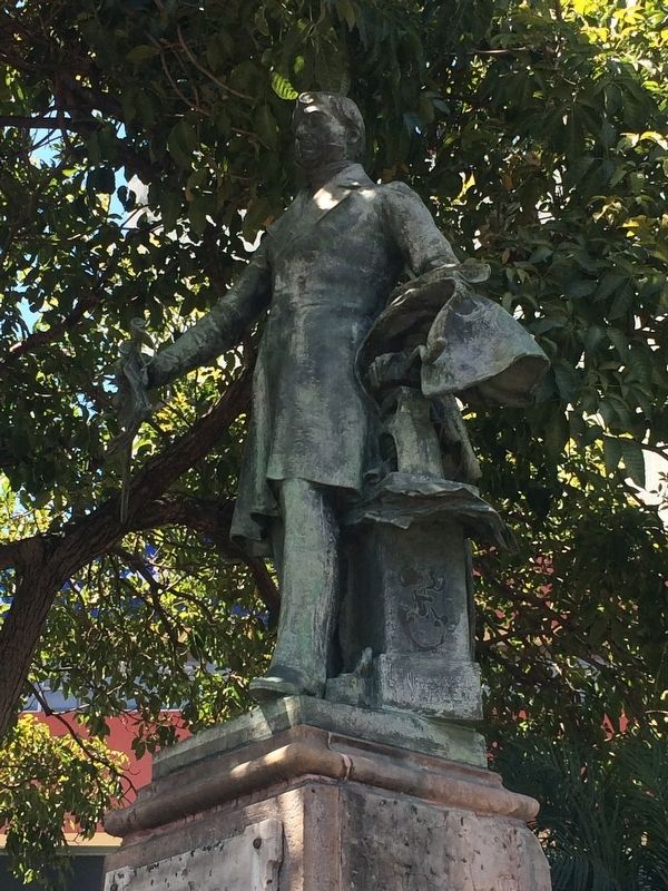 Juan Mora Fern�ndez statue image. Click for full size.