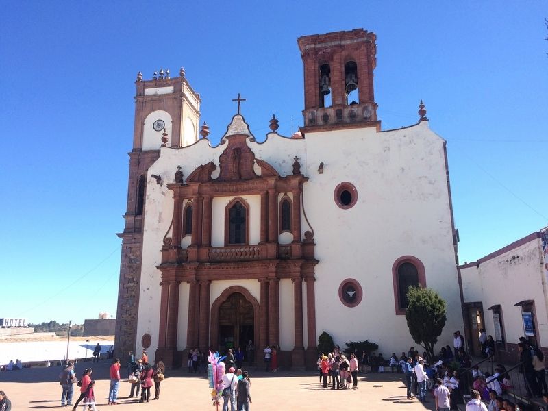 The nearby Parish of Holy Mary (Parroquia de Santa Mara) in Amealco image. Click for full size.