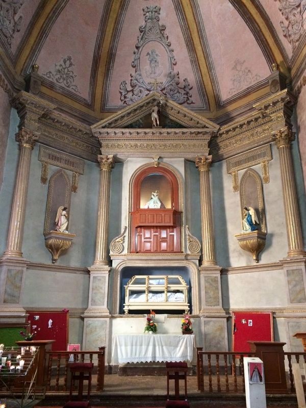 The altar of the Mission Church of Jalpan image. Click for full size.