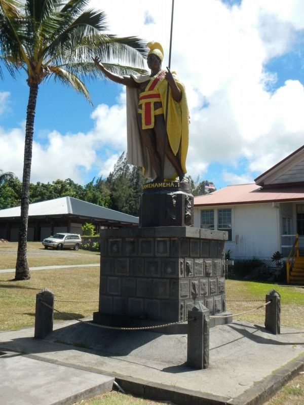 Statue of King Kamehameha located next to this marker image. Click for full size.