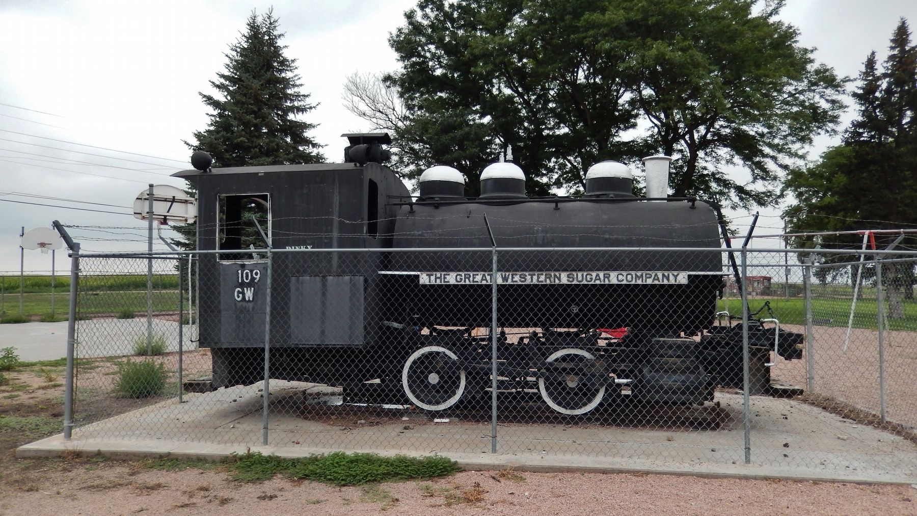 "Dinky" Locomotive (<i>wide view</i>) image. Click for full size.