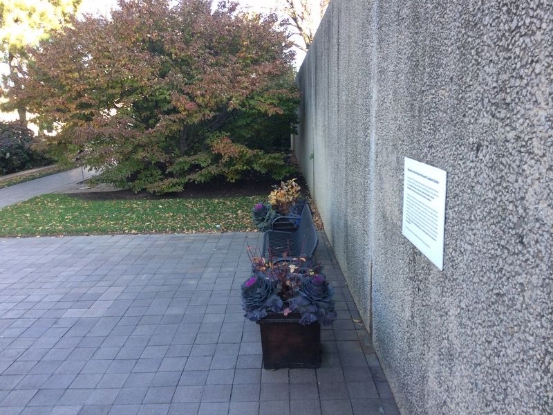 Welcome to the Hirshhorn Museum's Sculpture Garden Marker image. Click for full size.