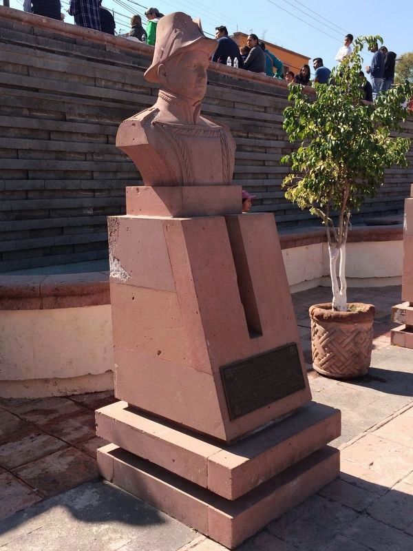 A bust of Allende that makes up part of the overall monument to Mexican Independence image. Click for full size.