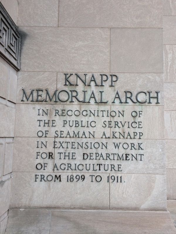 Knapp Memorial Arch Marker image. Click for full size.
