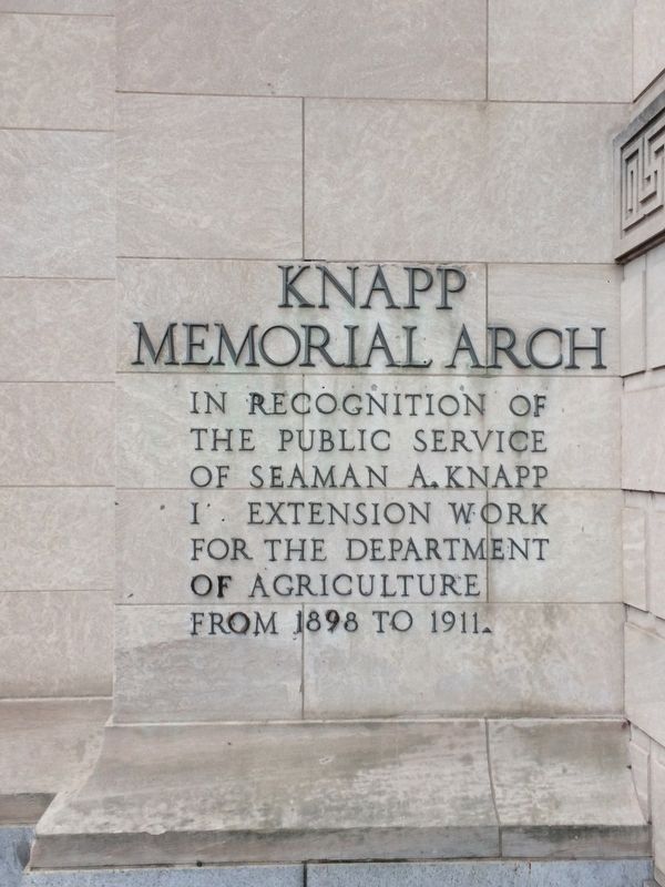 Knapp Memorial Arch Marker image. Click for full size.