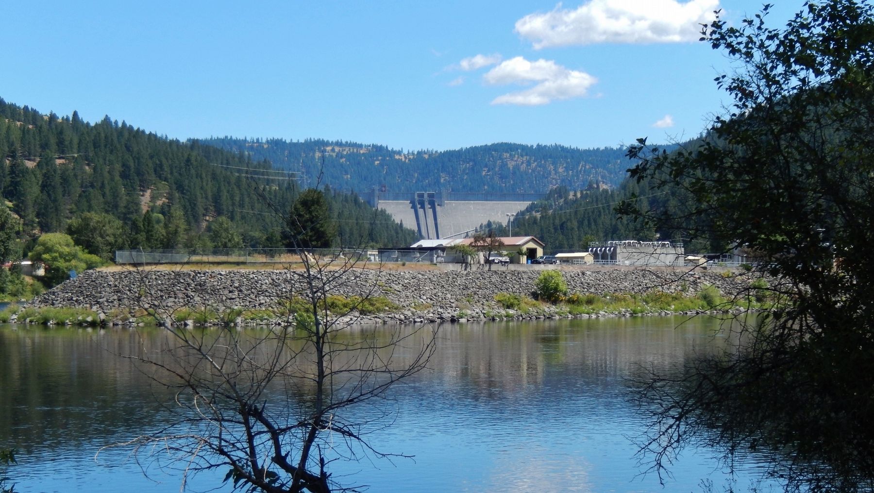 Dworshak Dam (<i>view across Clearwater River from marker</i>) image. Click for full size.