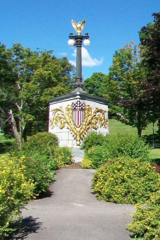 Spanish-American War Memorial and U.S.S. Maine Shield and Scrolls image. Click for full size.