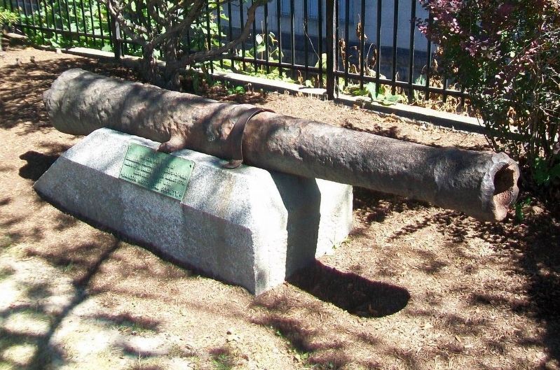 Saltonstall's Naval Fleet Gun and Marker. Click for full size. Saltonstall's Naval Fleet Gun and Marker image. Click for full size.
