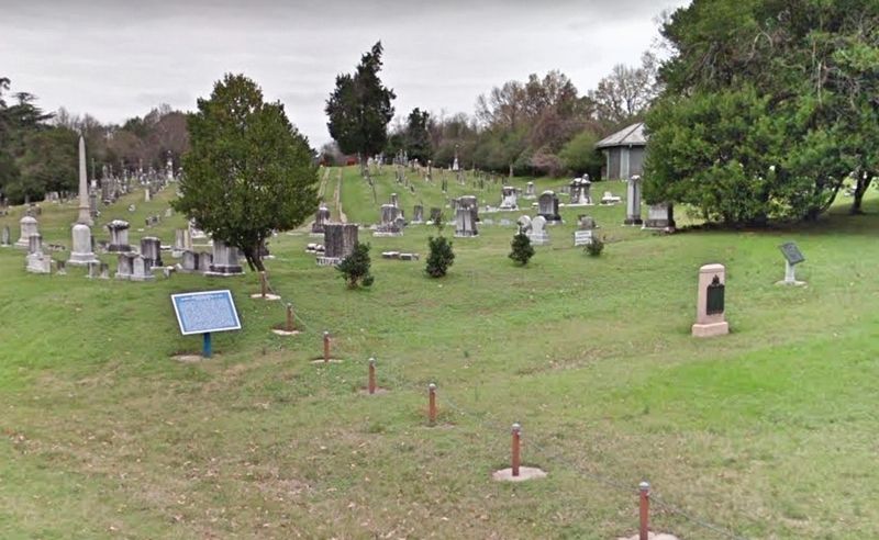 Marker on far right near the Anshe Chesed Cemetery. image. Click for full size.
