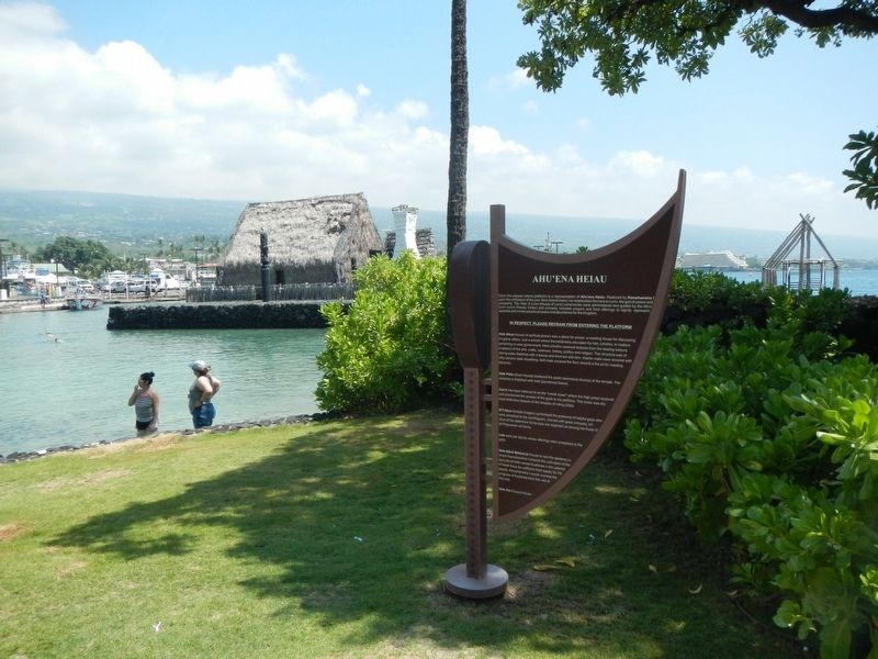 Ahu'ena Heiau and Marker image. Click for full size.