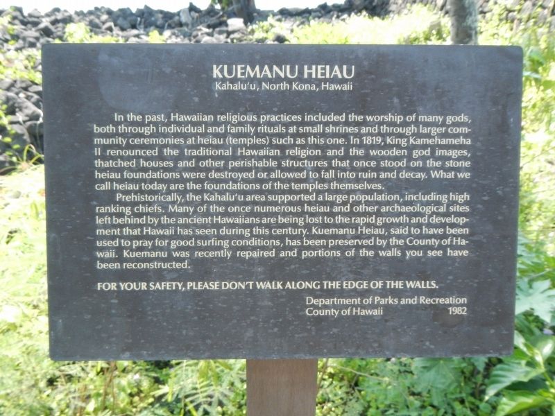 Kuemanu Heiau Marker image. Click for full size.