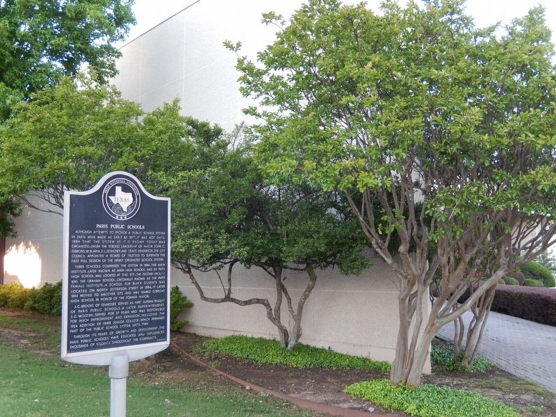 Paris Public Schools Marker (<i>wide view - Liberty National Bank in background</i>) image. Click for full size.