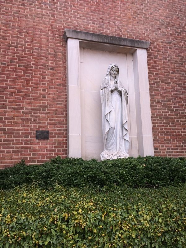 Statue of the Virgin Mary image. Click for full size.