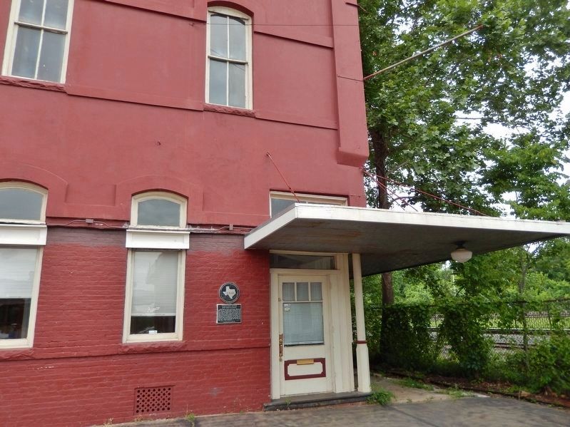 Ginocchio Hotel and Restaurant (<i>corner view</i>). Click for full size. Ginocchio Hotel and Restaurant (<i>corner view</i>) image. Click for full size.