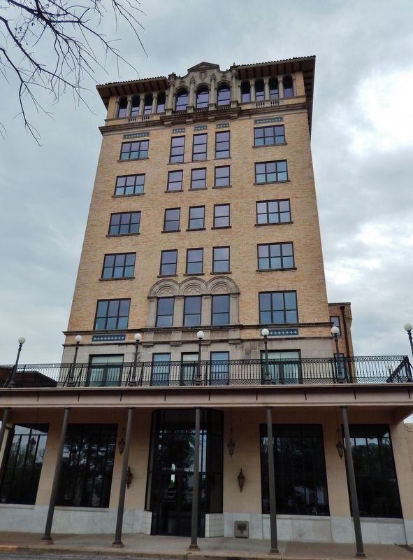 Hotel Marshall (<i>city landmark adjacent to former Capitol Hotel site</i>) image. Click for full size.