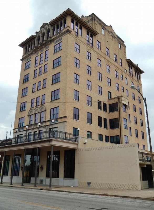 Hotel Marshall (<i>city landmark adjacent to former Capitol Hotel site</i>) image. Click for full size.