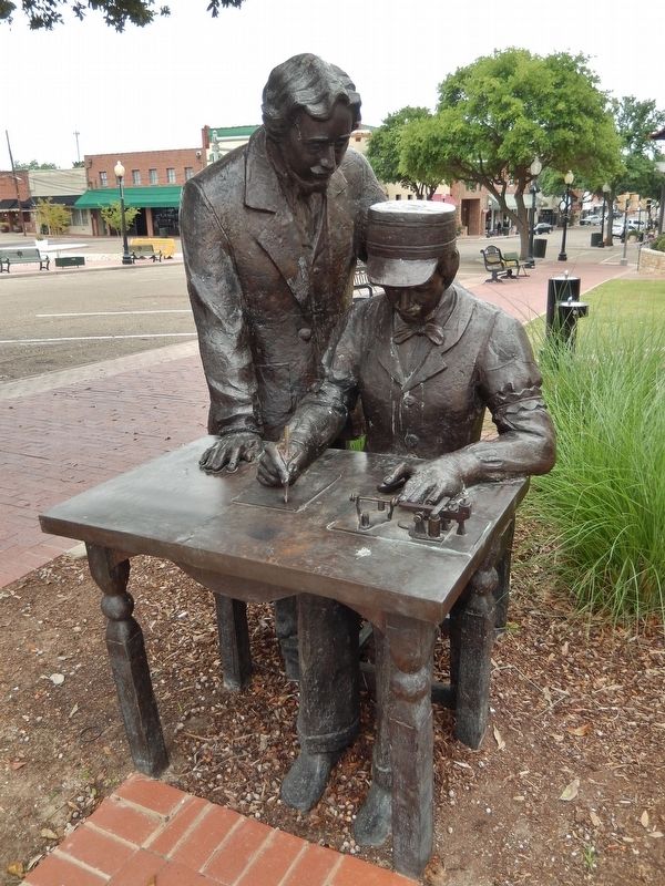 Telegraph Park Marker Sculpture (<i>life-size sculpture adjacent to marker</i>) image. Click for full size.