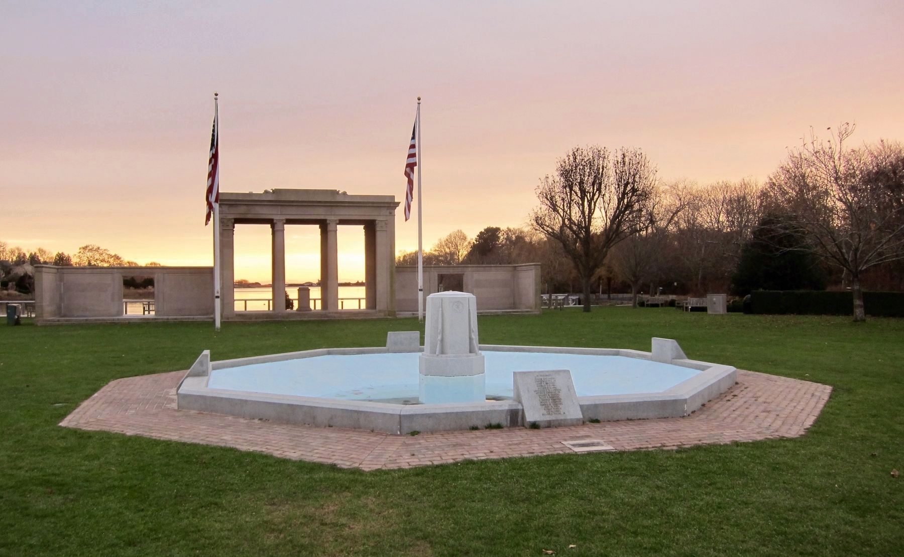 Southampton World War II and Korean War Veterans Memorial - Wide View image. Click for full size.