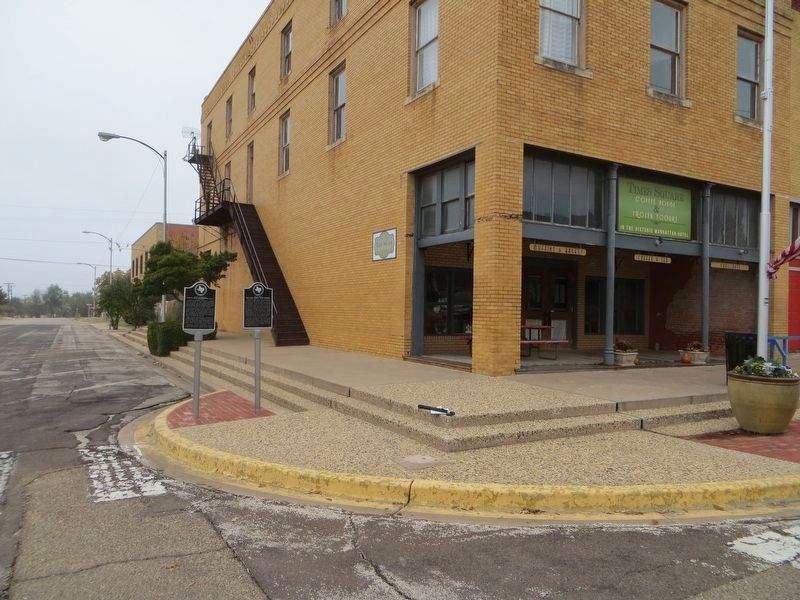 Site of Sanitarium of Alonzo Orrin Scarborough Marker <i>on the left</i> image. Click for full size.