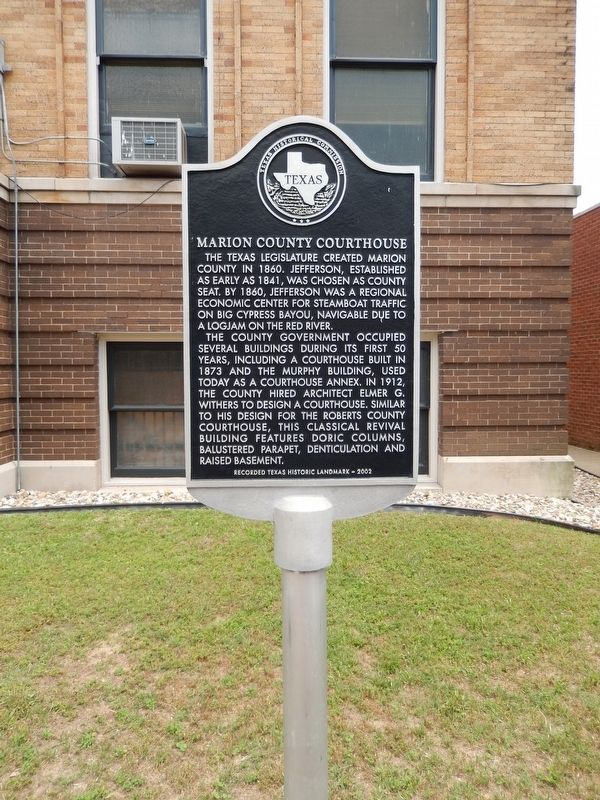 Marion County Courthouse Marker (<i>tall view</i>) image. Click for full size.