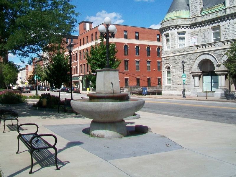 Market Square Fountain image. Click for full size.