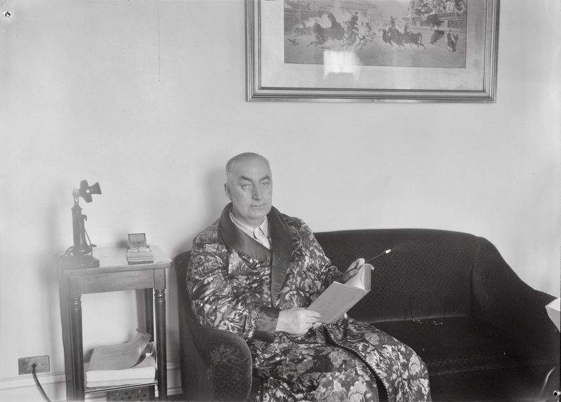 <i>Edgar Wallace, famous English mystery author, in Boston</i>. Click for full size. <i>Edgar Wallace, famous English mystery author, in Boston</i> image. Click for full size.