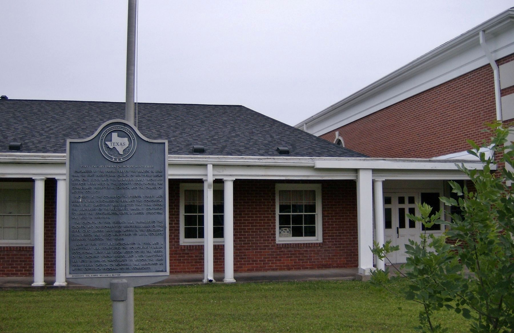 First Presbyterian Church of Huntsville Marker (<i>wide view</i>) image. Click for full size.