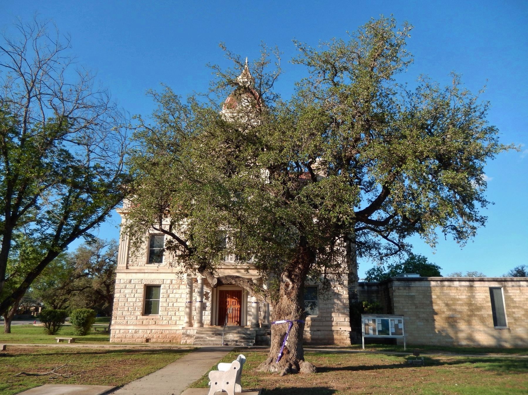 Bandera County Courthouse (<i>view east from marker</i>) image. Click for full size.