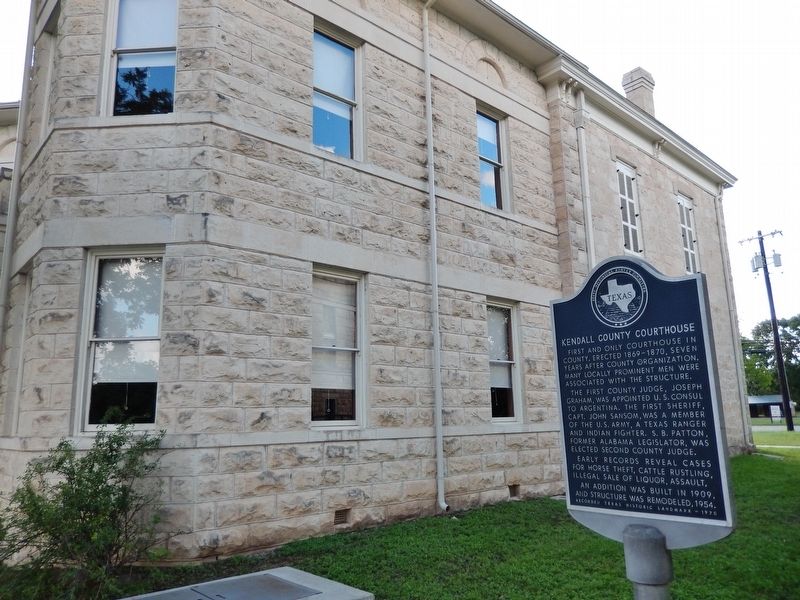 Kendall County Courthouse Marker (<i>wide view</i>). Click for full size. Kendall County Courthouse Marker (<i>wide view</i>) image. Click for full size.