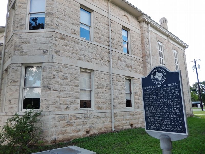 Kendall County Courthouse Marker (<i>wide view</i>) image. Click for full size.