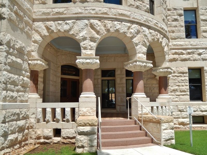 Comal County Courthouse image. Click for full size.