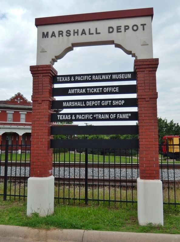 Texas & Pacific Depot (Marshall, Texas) image. Click for full size.