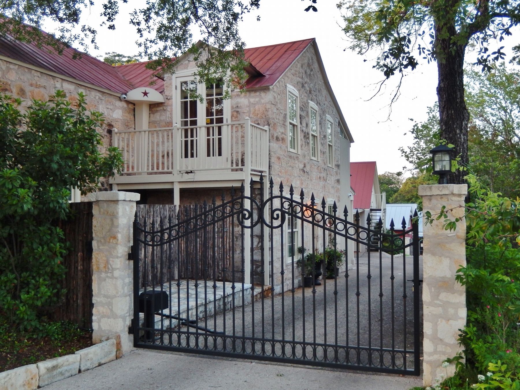 Kloth-Ludwig Home (<i>gate view</i>). Click for full size. Kloth-Ludwig Home (<i>gate view</i>) image. Click for full size.