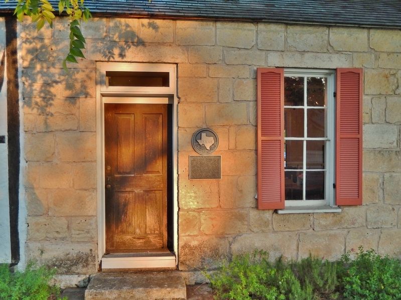 Mueller-Petmecky House Marker (<i>wide view</i>). Click for full size. Mueller-Petmecky House Marker (<i>wide view</i>) image. Click for full size.