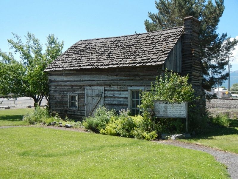 Chandler Cabin and Marker image. Click for full size.