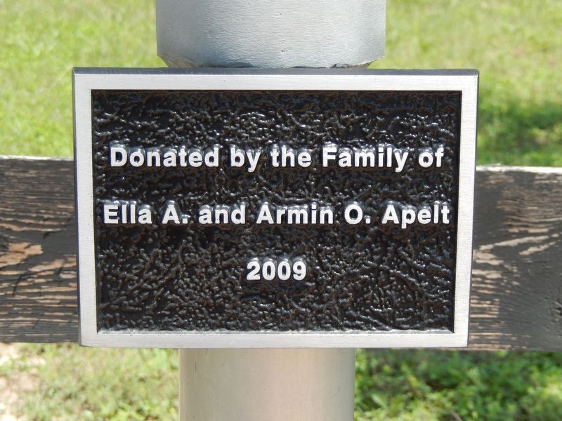 Apelt Armadillo Farm Marker (<i>plaque below marker</i>) image. Click for full size.