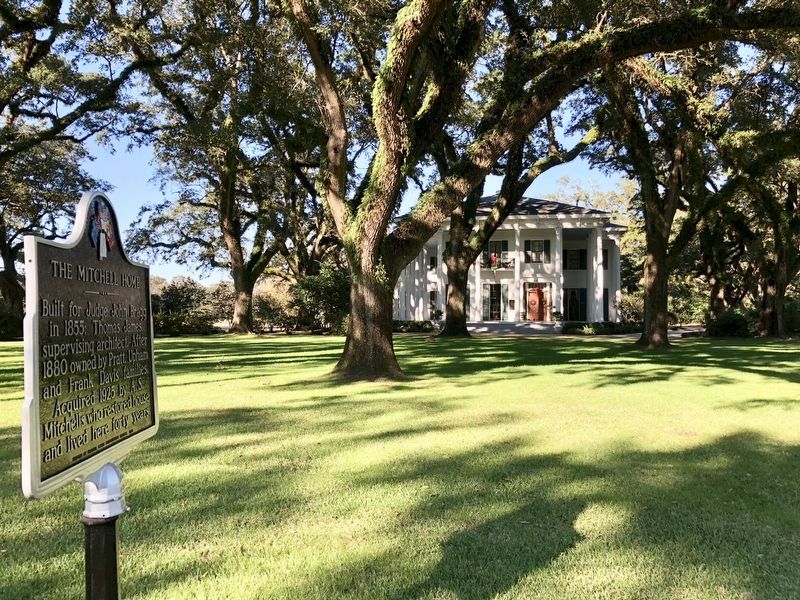 Marker with Mansion in background. image. Click for full size.