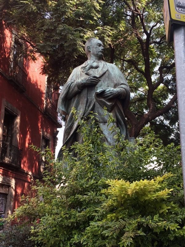 A statue of Jos� Vasconcelos, just northeast of the marker image. Click for full size.