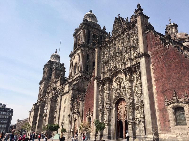 The Mexico City Cathedral image. Click for full size.