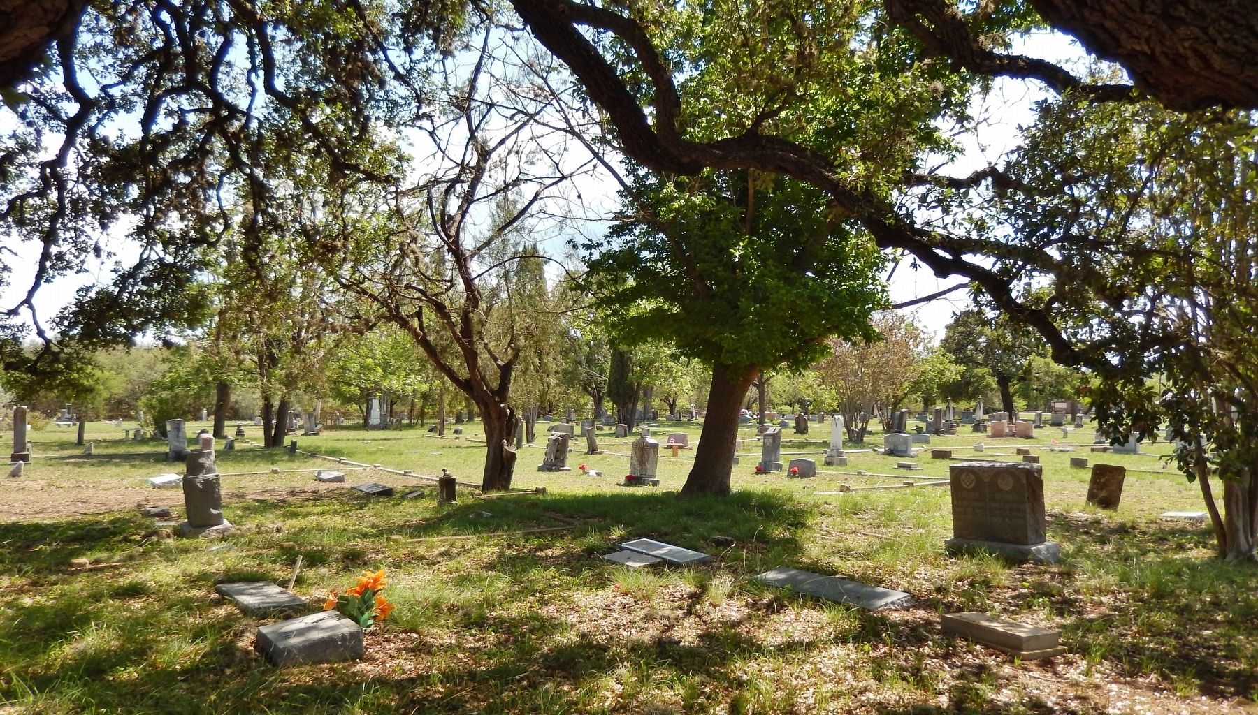 Leakey Cemetery (<i>view from marker</i>) image. Click for full size.