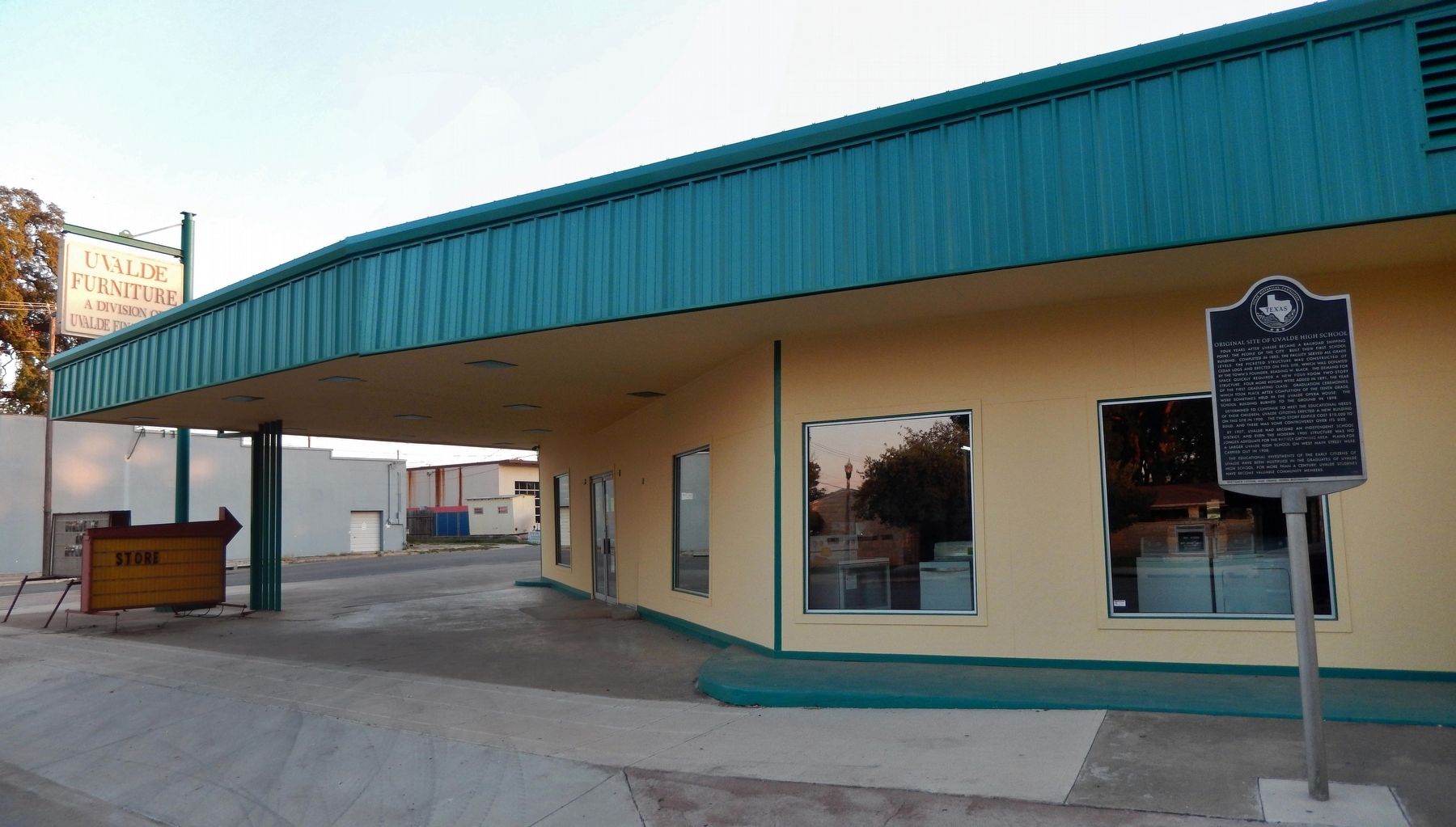 Original Site of Uvalde High School Marker (<i>wide view</i>). Click for full size. Original Site of Uvalde High School Marker (<i>wide view</i>) image. Click for full size.