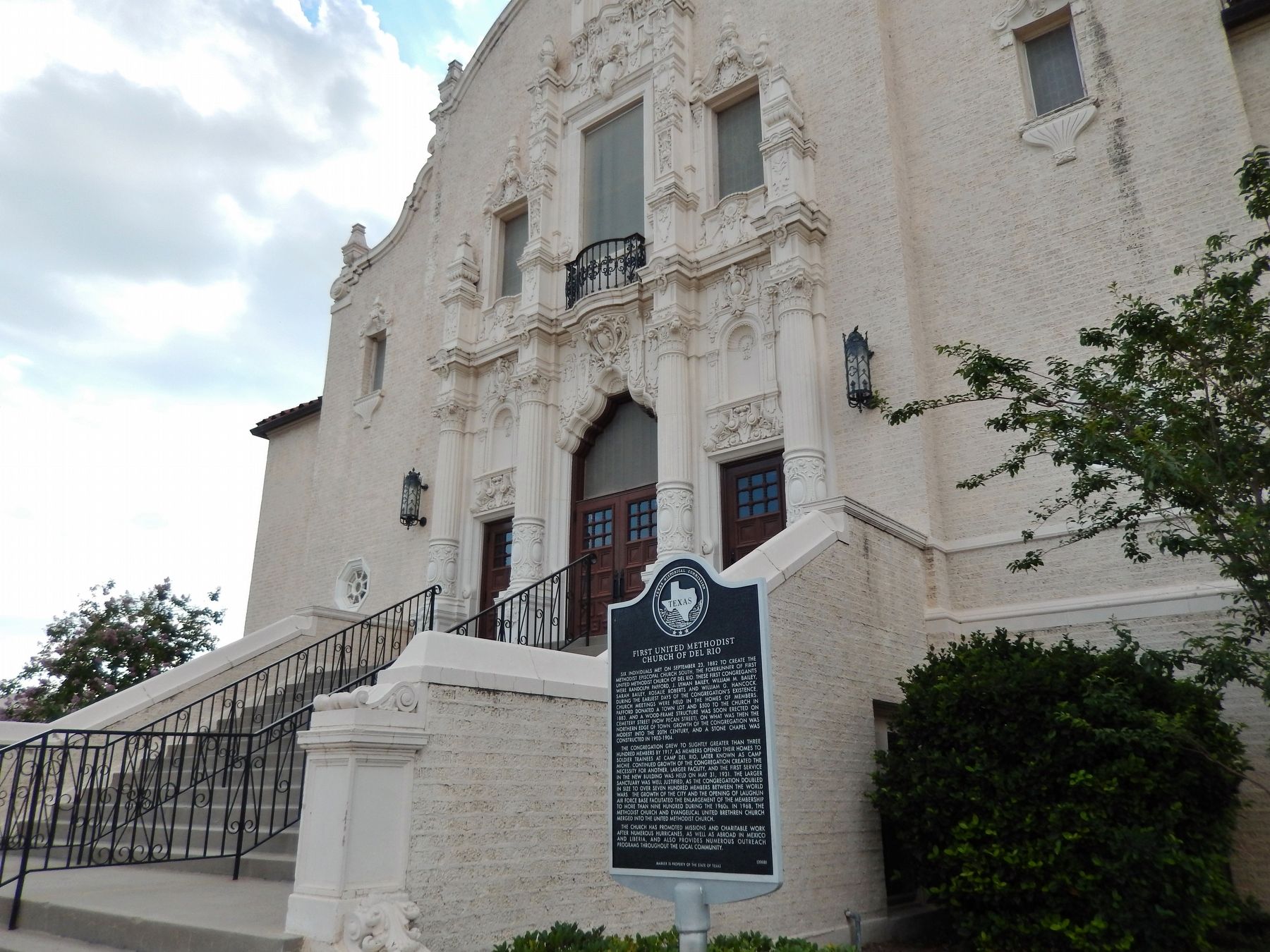 First United Methodist Church of Del Rio Marker (<i>wide view</i>) image. Click for full size.